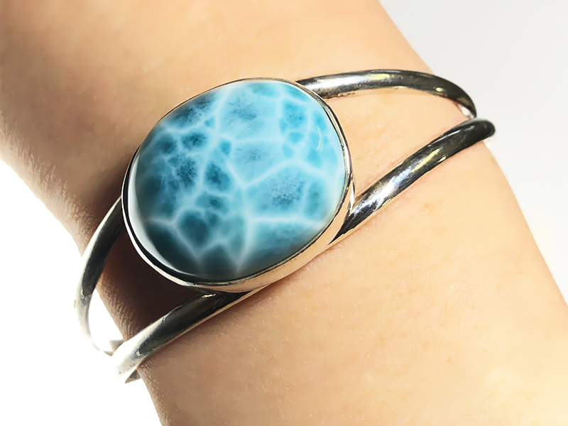 larimar_brace_2_3.png