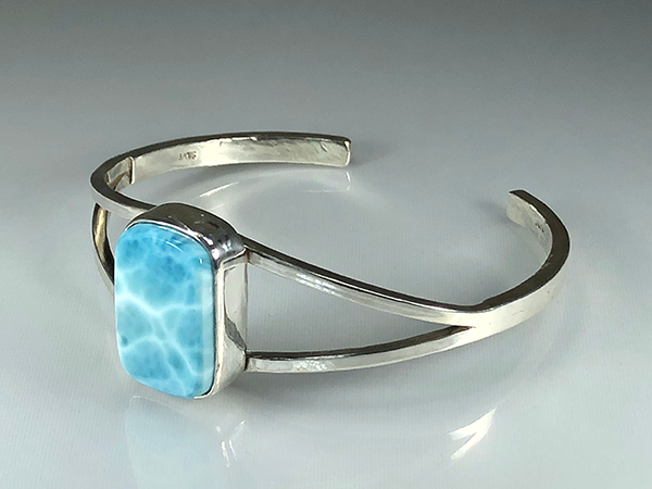 larimar_brace_1_2.png