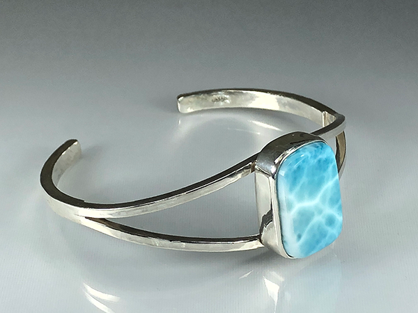 larimar_brace_1_3.png