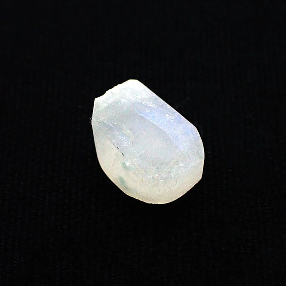 white_labradorite_1_4.png