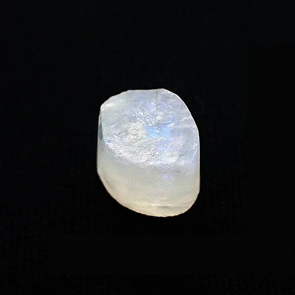 white_labradorite_3_4.png