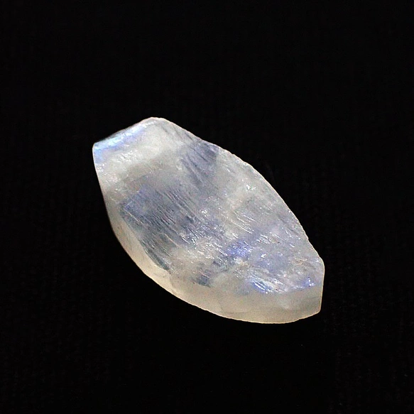 white_labradorite_4_4.png